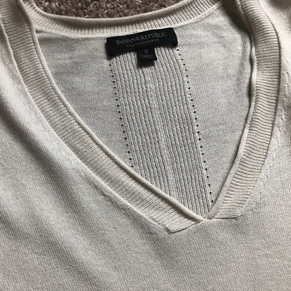 Banana Republic Cream Sweater - Small - Picture 3 of 8